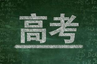 ?感慨万千！库里昨日采访前 静静看着库追汤巨幅海报 久久伫立